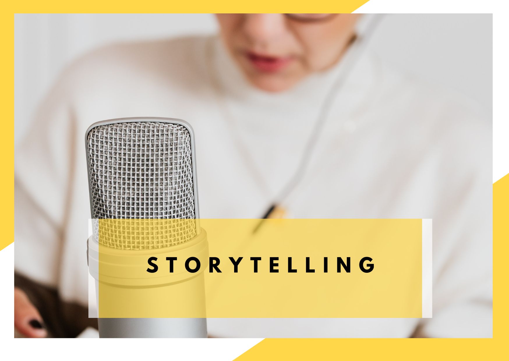 Storytelling, kobieta z mikrofonem