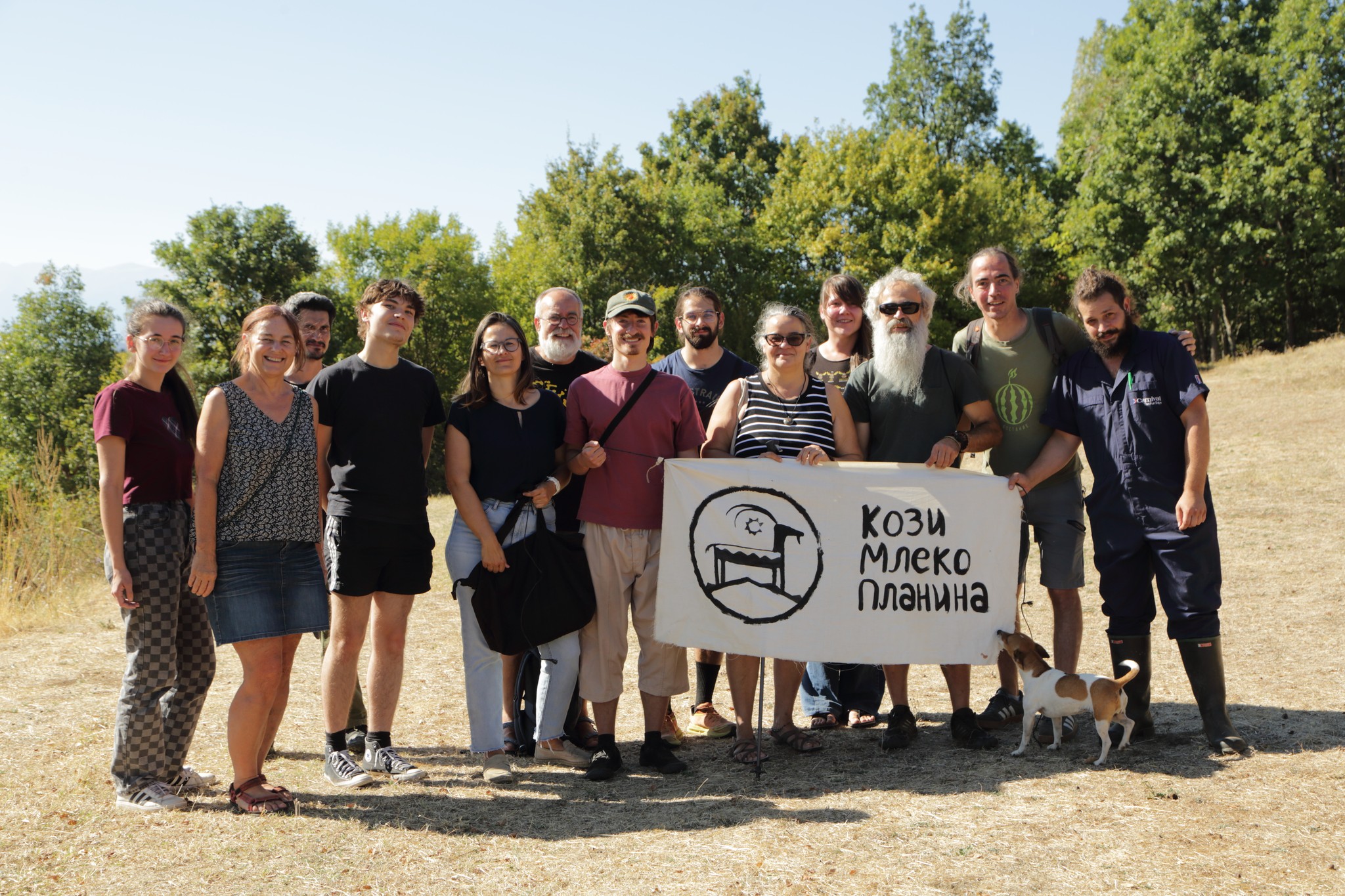 552968985_1225948329573457_8510590970096902065_n Grupa ludzi w lesie