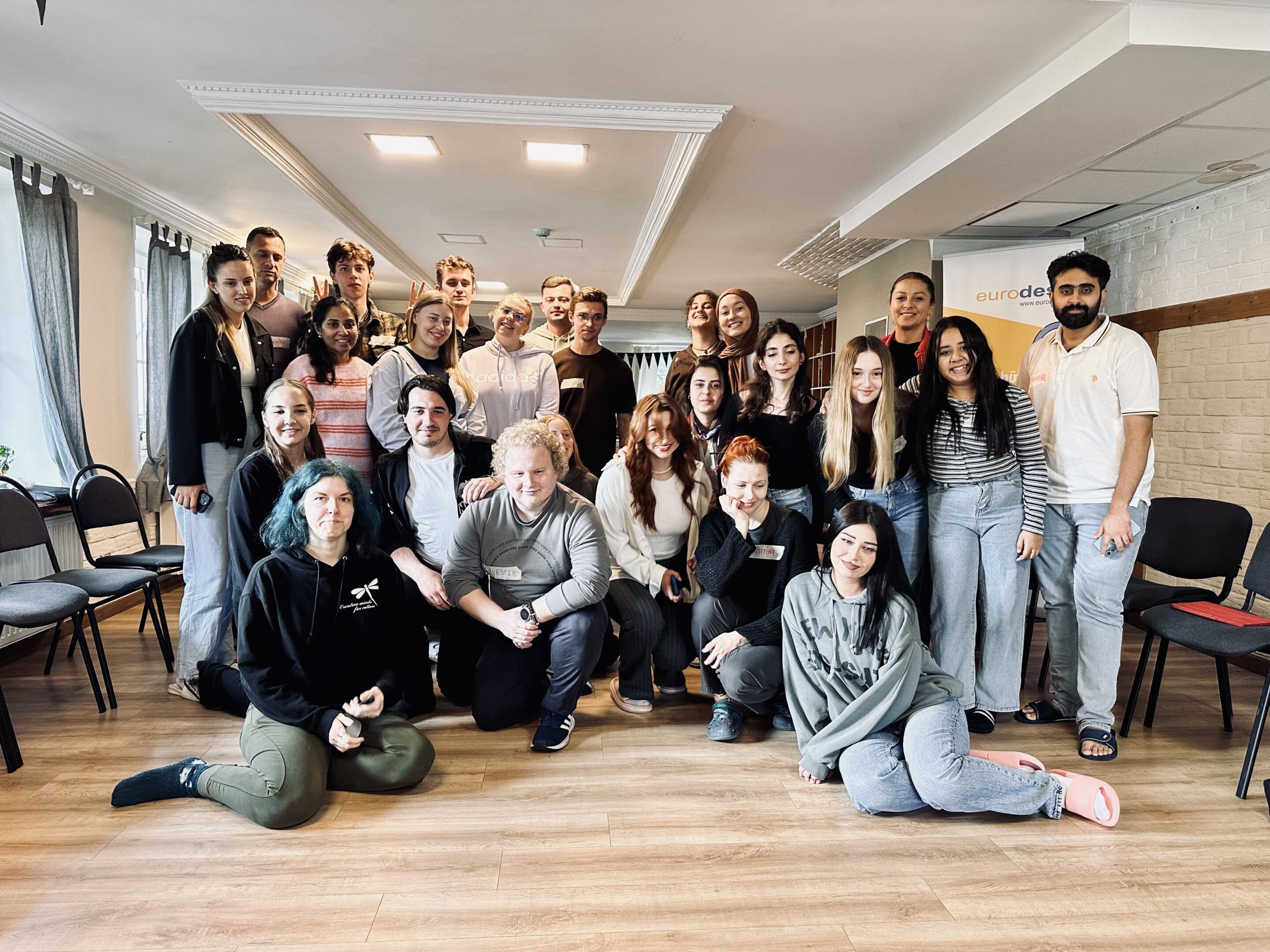 Adam's Ludzie siedzący przy stole