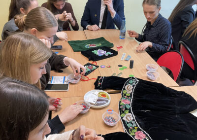 Warsztaty haftu ludowego w ramach wizyty studyjnej Study Tours to Poland w Łodzi